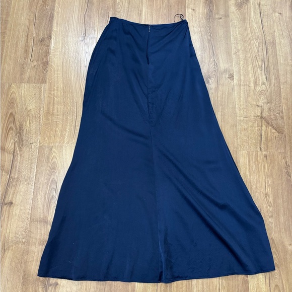 Reformation silk maxi skirt - Picture 2 of 4